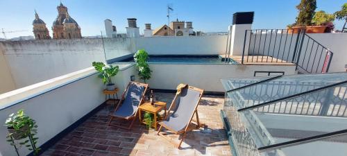 San Luis Downtown & Pool Apartment — 4-Star Luxury Hotel in Sevilla, Spain