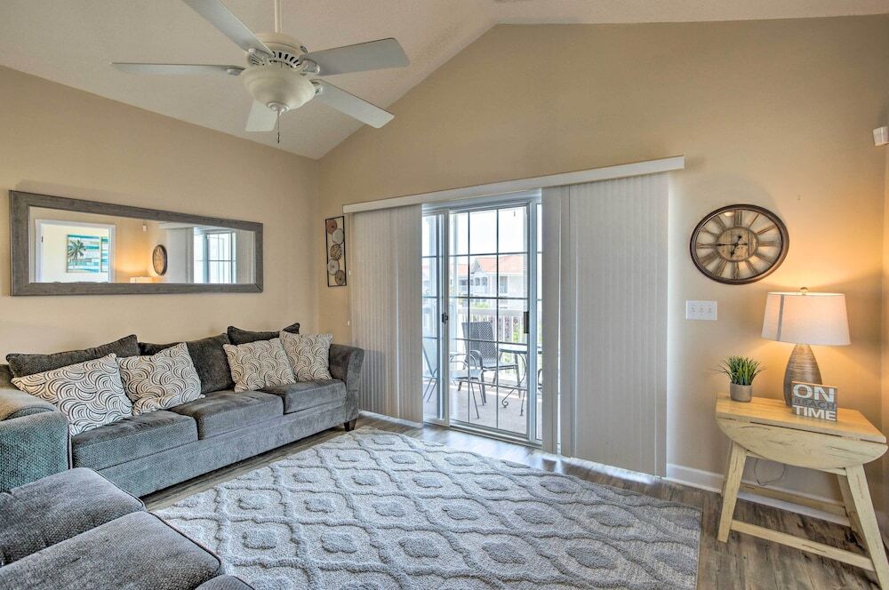 Barefoot Resort Condo with Pool Tennis Court Access - photo 2