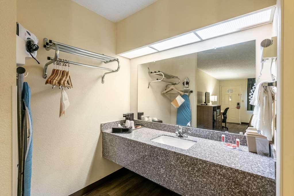 Econo Lodge Vicksburg - photo 10