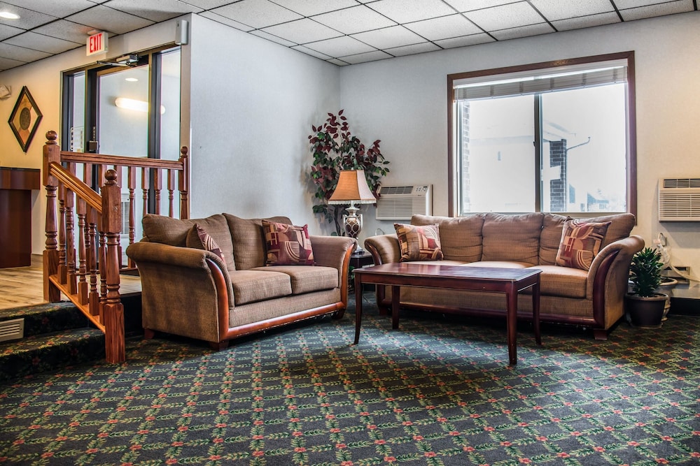 Hudson Inn & Suites - photo 3