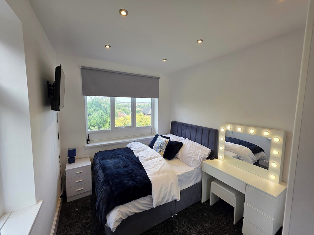 5 Beds 7 Guests Private Garden Free Parking in Nottingham, United Kingdom