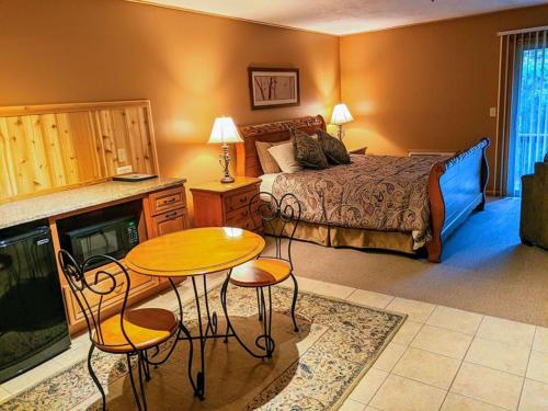 Springbrook Inn Hartwick Pines — Houghton Lake