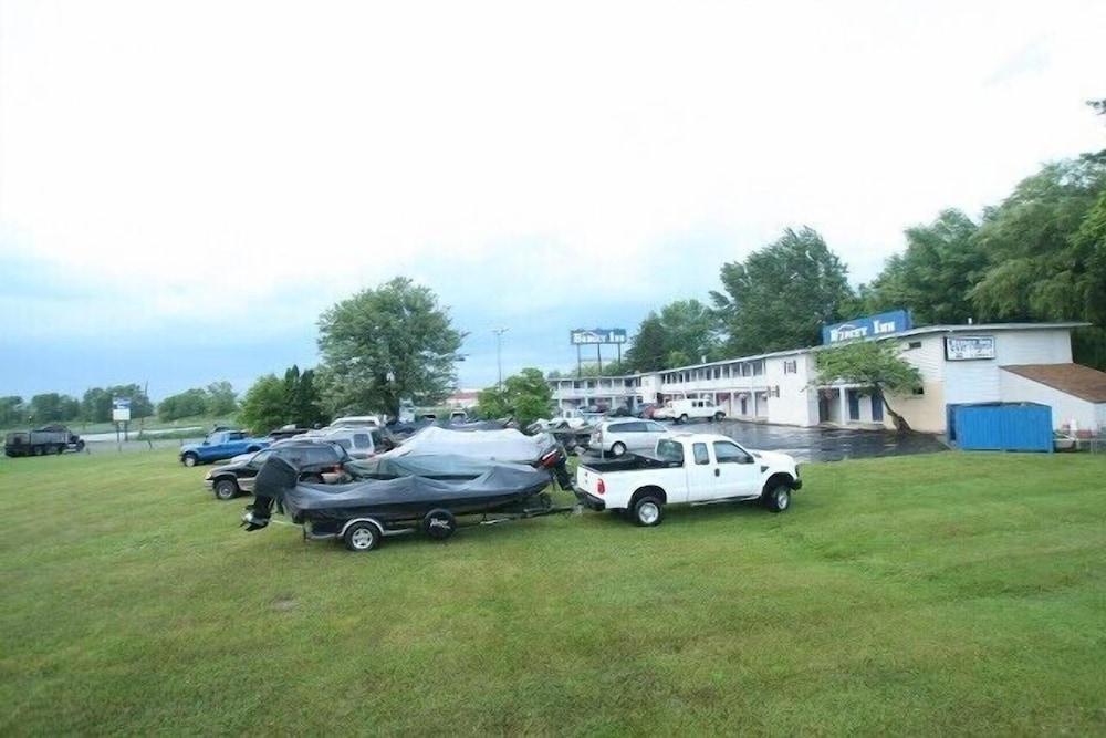 Budget Inn Syracuse Airport - photo 35