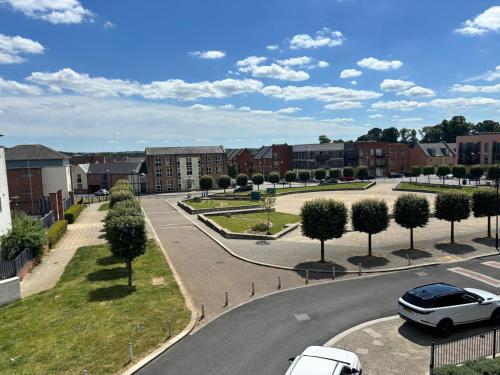 Luxury 2 Bedroom Northampton Townhouse with Balcony — 5-Star Luxury Hotel in Northampton, United Kingdom