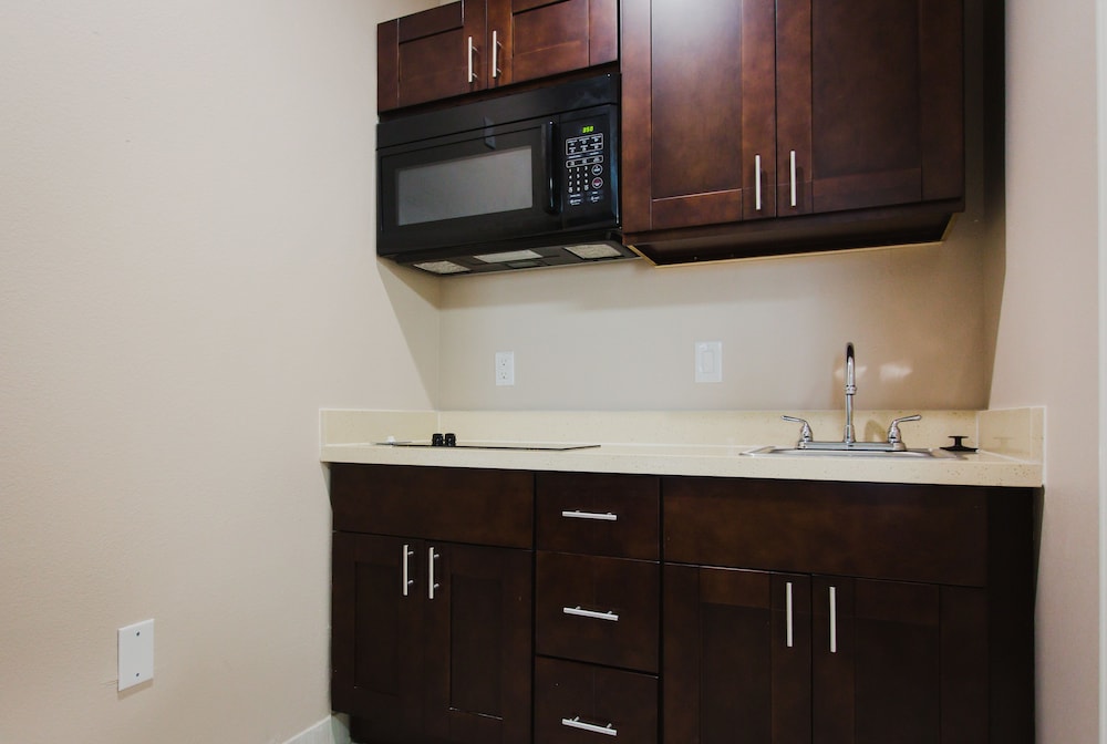 Palace Inn and Suites Willowbrook Mall - photo 23