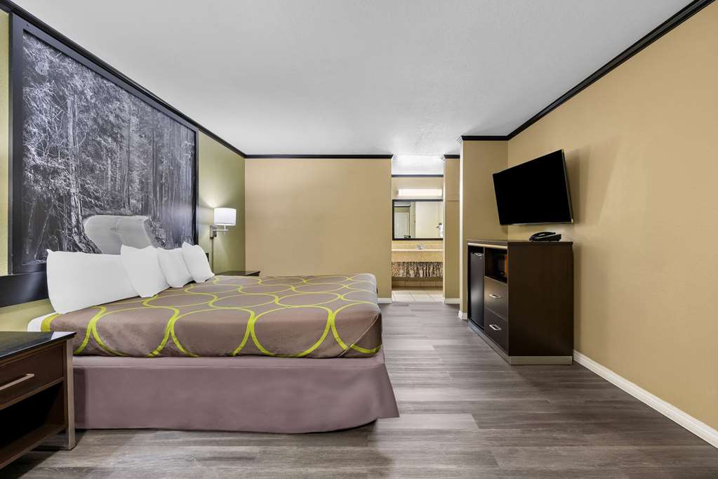 Super 8 by Wyndham Crescent City - photo 23