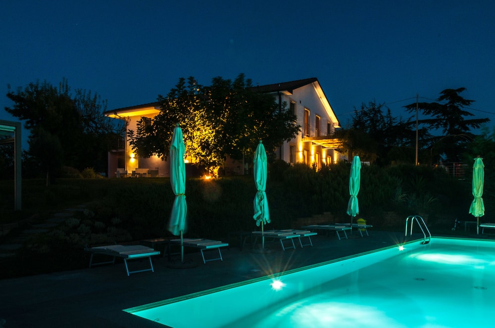 Casa LuceSole — 4-Star Luxury Hotel in Fontanile, Italy