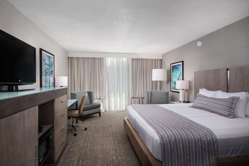 Best Western Plus Agate Beach Inn - photo 6