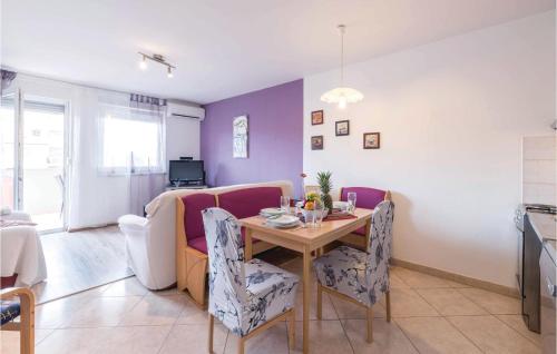 Cozy Apartment In Liznjan With Wifi — 4-Star Luxury Hotel in Liznjan, Croatia