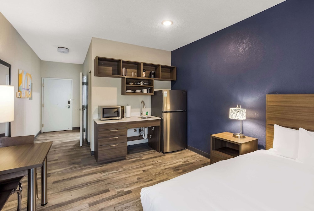 MainStay Suites Bourbonnais Kankakee - photo 17