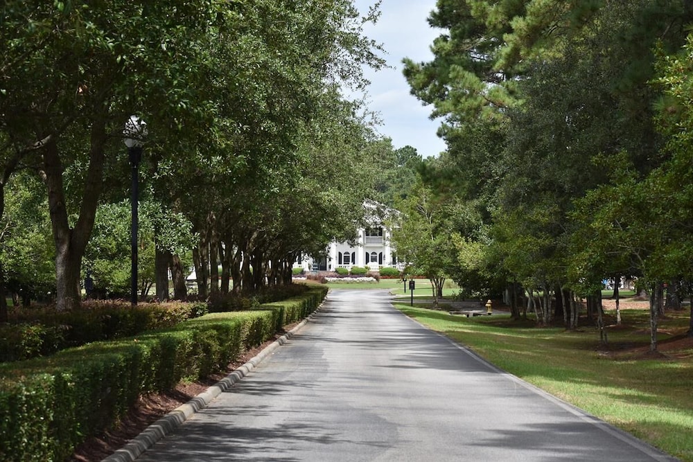 Golf Course Onsite Home 3008L with Outdoor Pool and Resort Amenities by RedAwning - photo 16