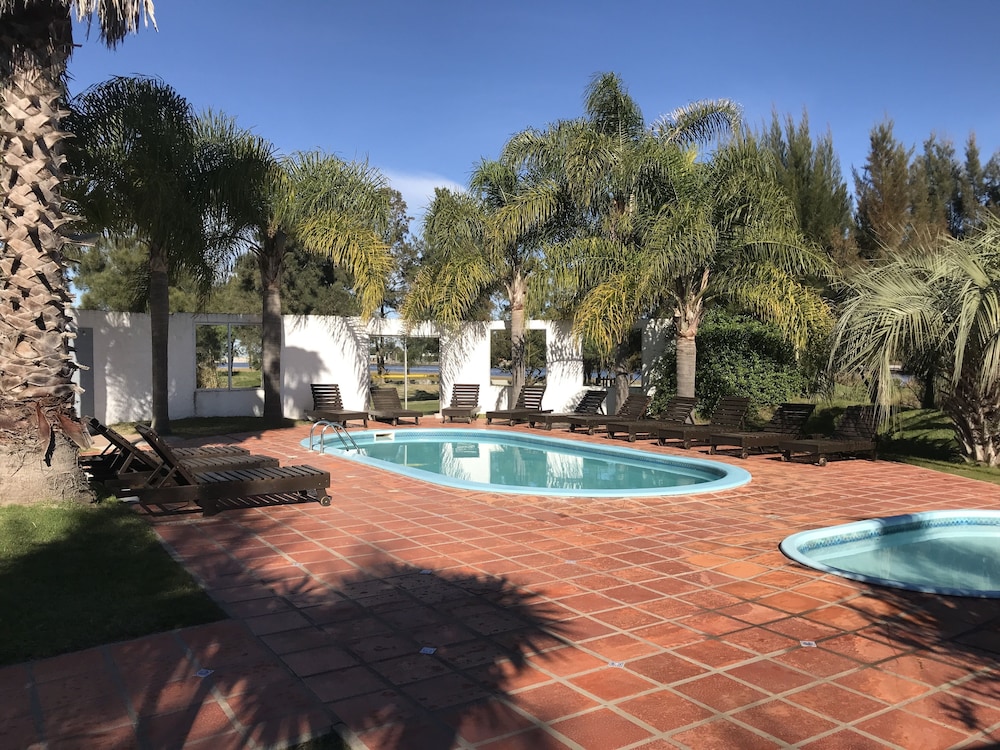 Refugio del Solís - carbon neutral hotel in La Floresta