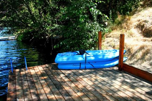 Lily Pad Hot Tub Private Dock BBQ Game Room Walk to Town Fast WiFi Dog Friendly - photo 8