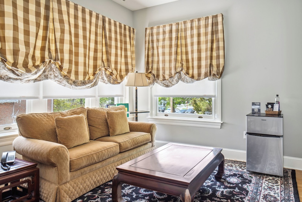 The Tidewater Inn - photo 28