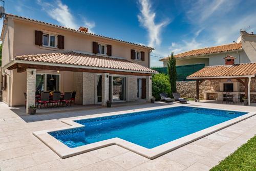 Villa Natasha charming Istrian villa with private heated pool — 4-Star Luxury Hotel in Barban, Croatia