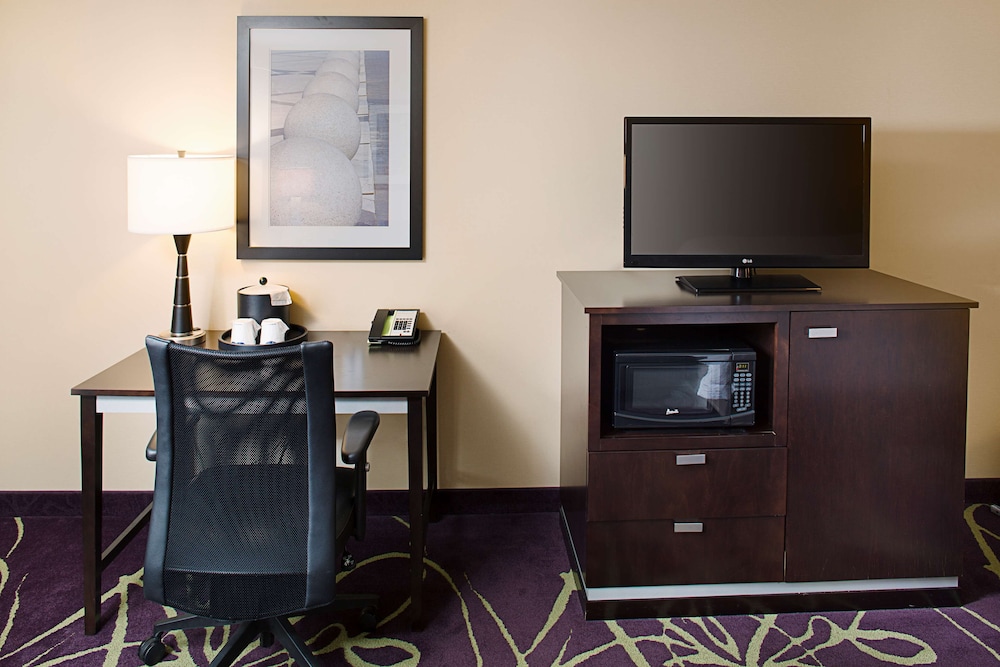 Hampton Inn & Suites Lansing West - photo 9