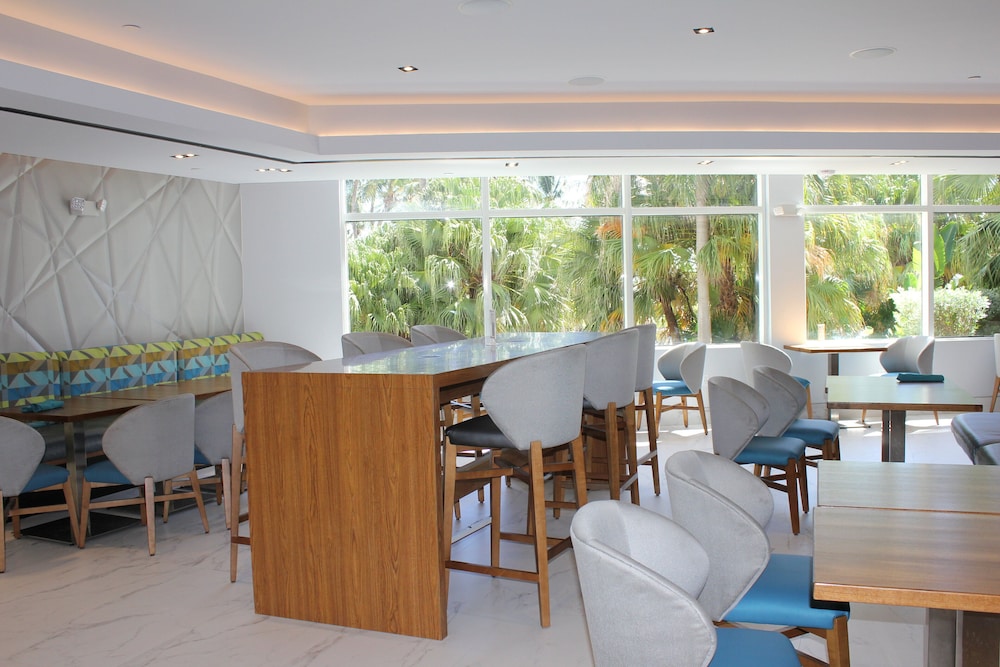Holiday Inn Miami Beach Oceanfront by IHG - photo 34