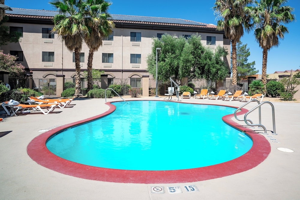 Holiday Inn Express & Suites Barstow Route 66 by IHG - photo 50