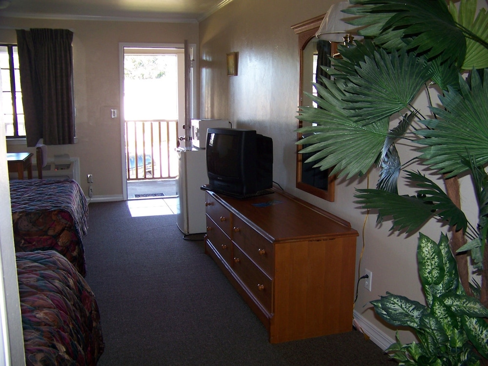 Emerald Sands Inn - photo 9