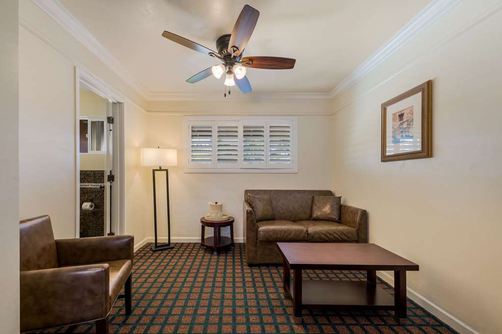 Clarion Collection Carmel Oaks Inn - photo 32