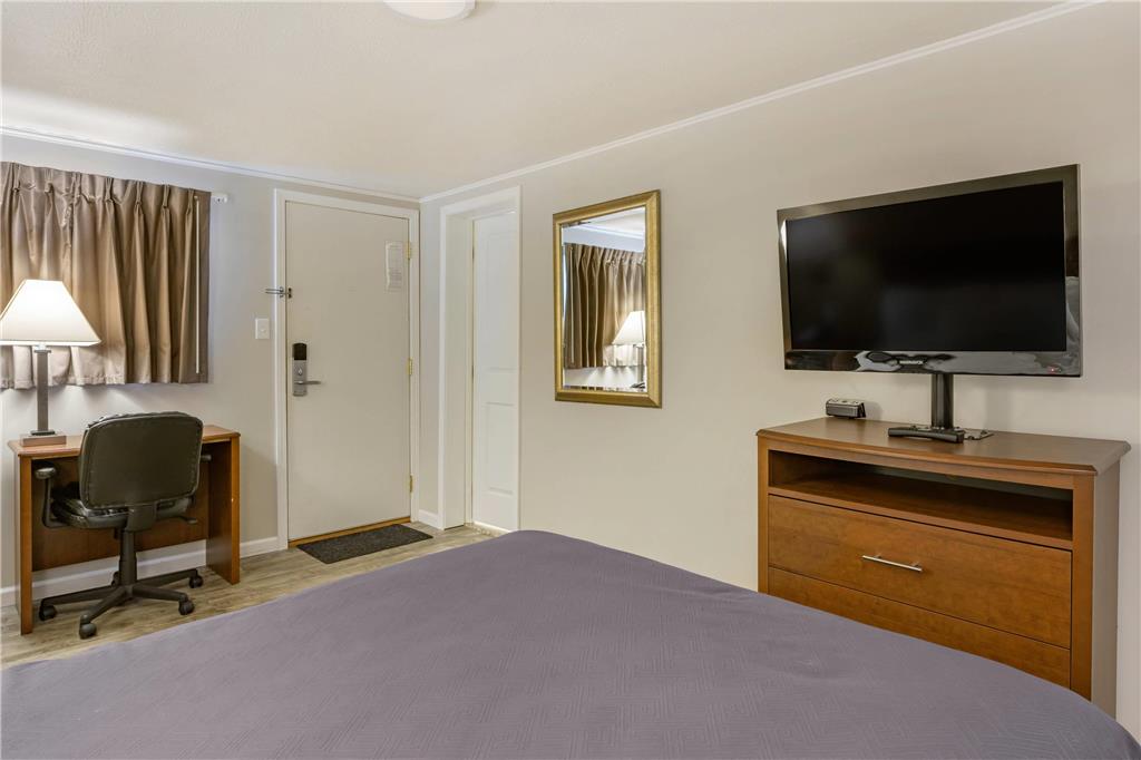Econo Lodge Bellefonte I 99 - photo 15