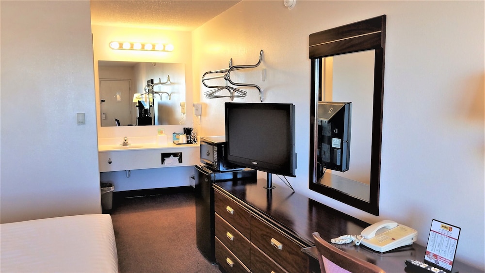 Motel 8 Laramie - photo 8
