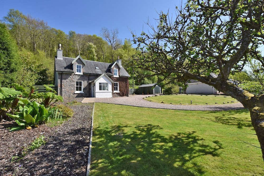 West Lodge — 4-Star Luxury Hotel in Fort William, United Kingdom