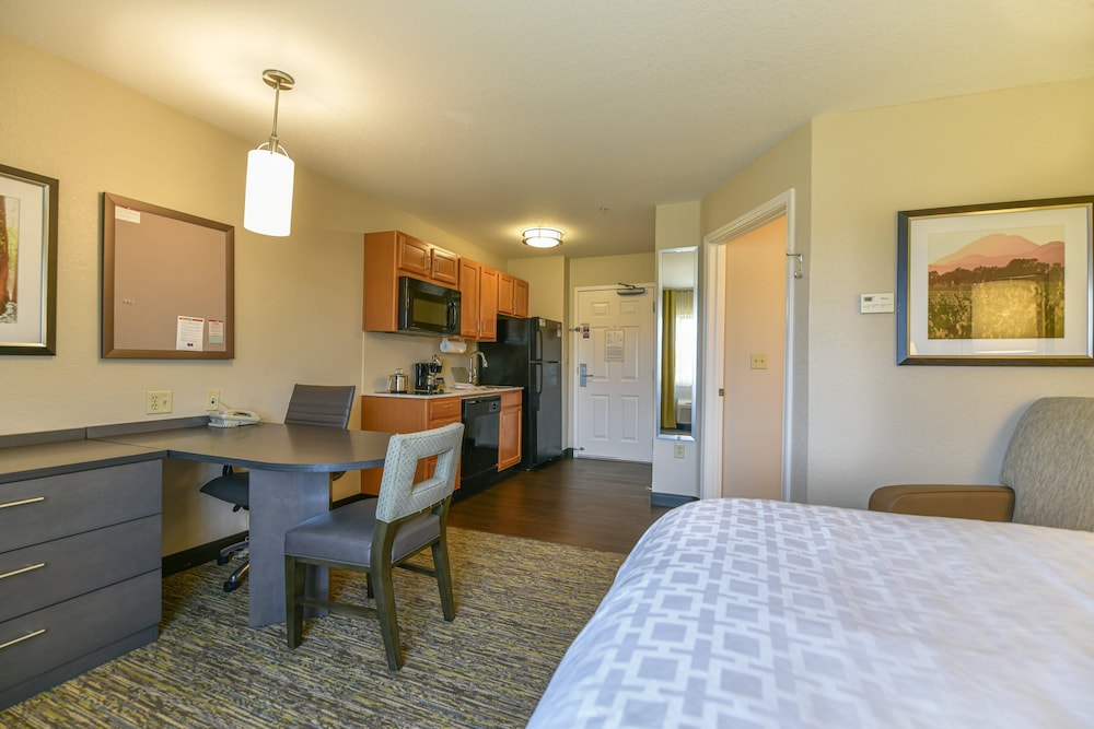 Candlewood Suites Medford by IHG - photo 6