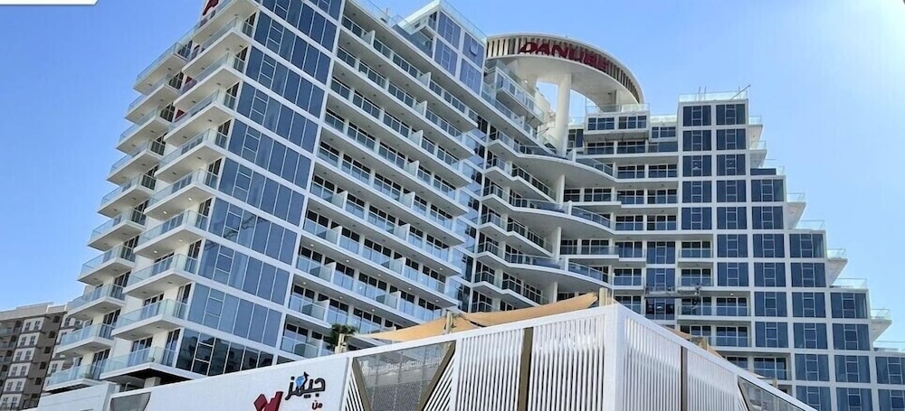 Simply Comfort Chic 3 Br Apartment With Private Pool — 4-Star Luxury Hotel in Dubai, United Arab Emirates