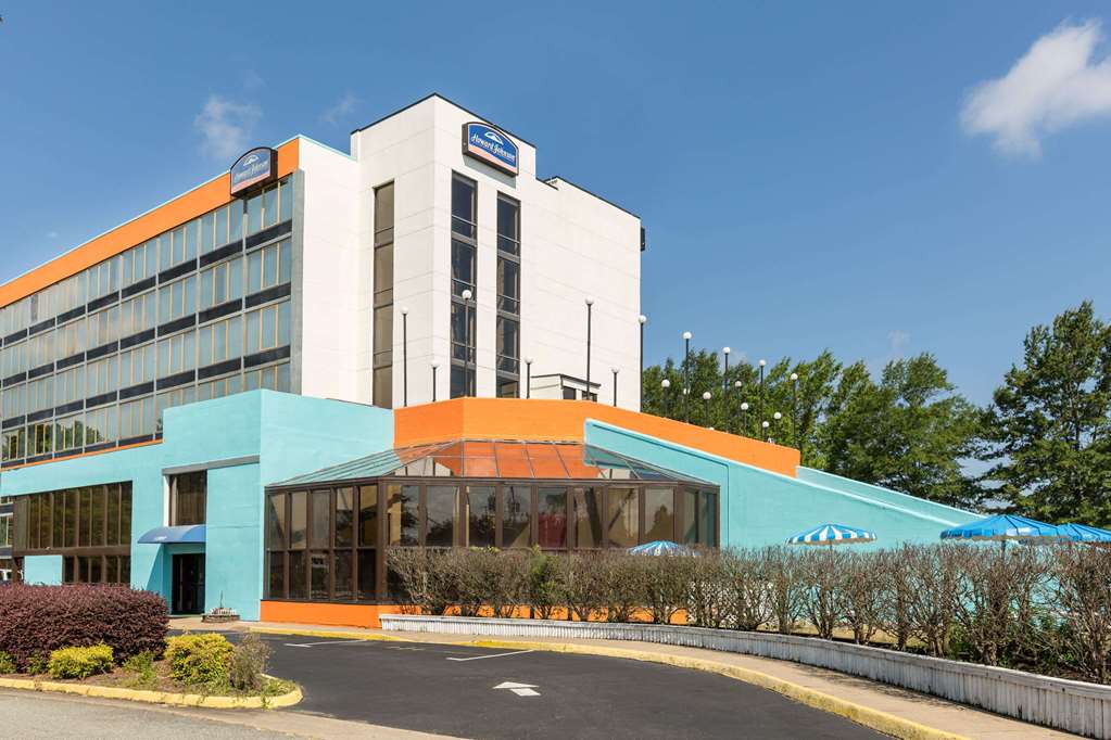 Howard Johnson by Wyndham Williamsburg - photo 2