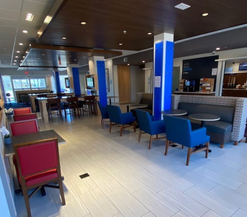 Holiday Inn Express & Suites Warrensburg North by IHG - photo 36