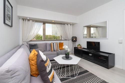 Apartment in Seapoint Pool and free parking.