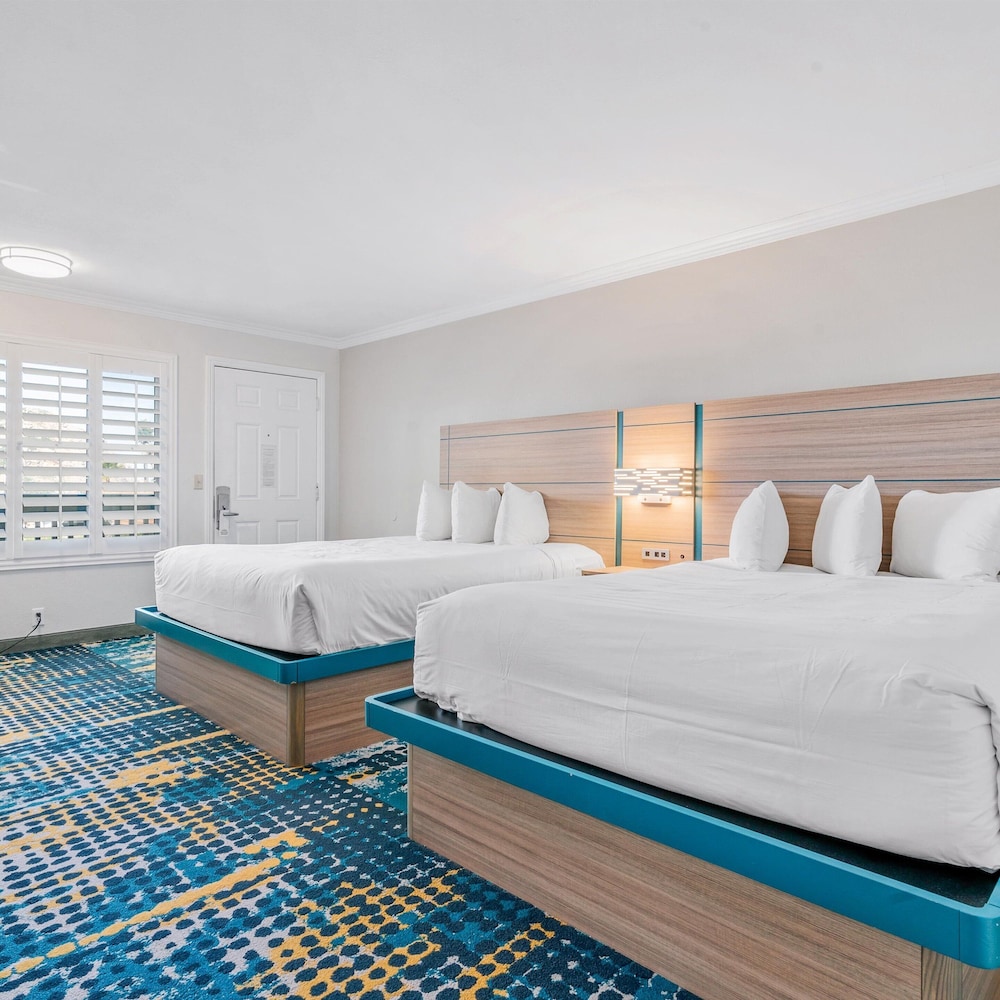 Pacific Shores Inn - photo 14