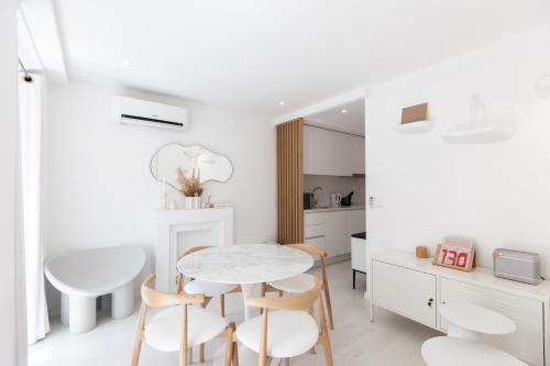 FLH Portas do Sol White Design Flat — 4-Star Luxury Hotel in Lisbon, Portugal