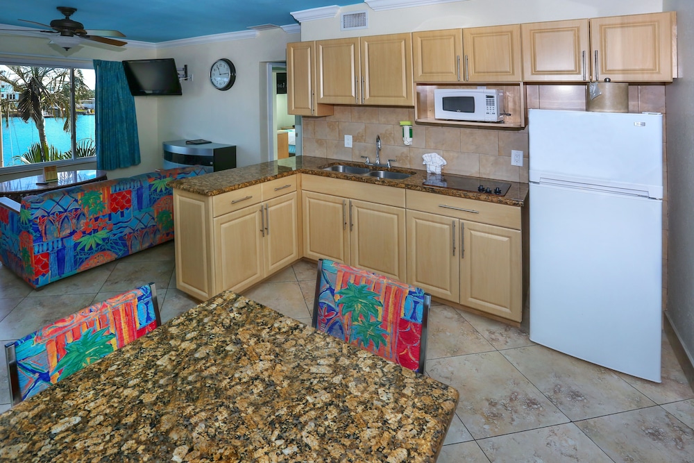 Bay Palms Waterfront Resort Hotel and Marina - photo 17
