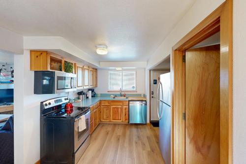 Beaches Inn Buccaneer Bay Bungalow - photo 18