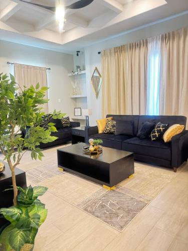 Luxe of Haven 2bed with office and free parking — 4-Star Luxury Hotel in Mission, United States