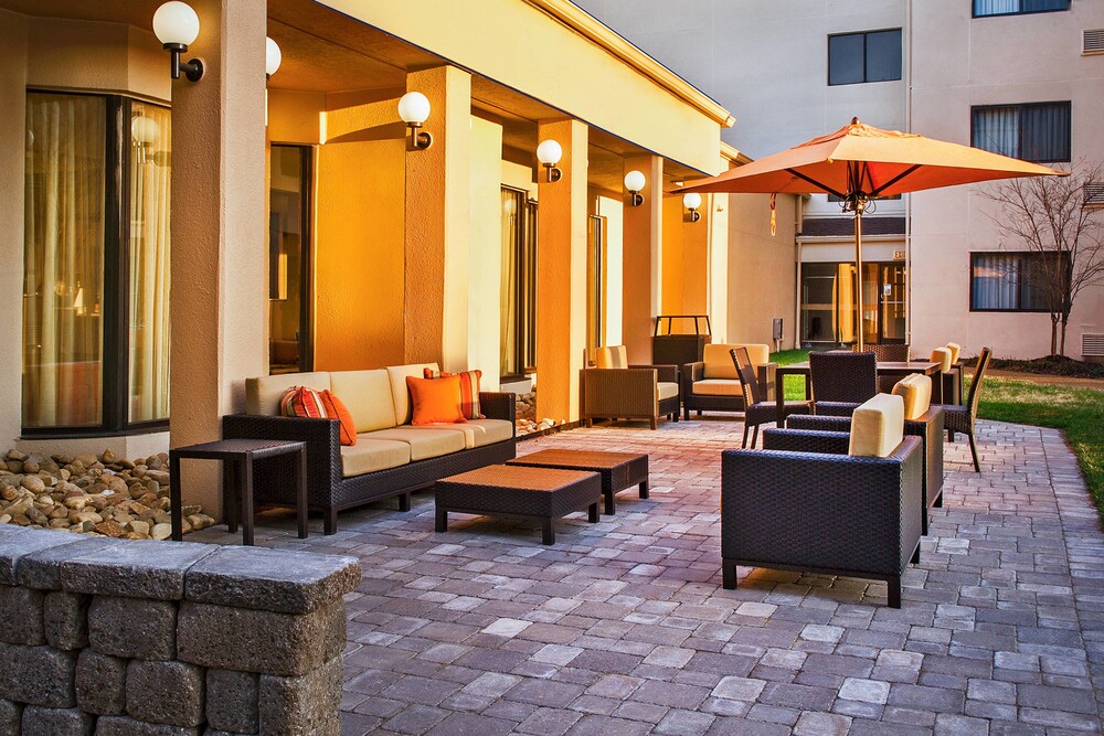 Courtyard by Marriott Hampton - photo 32