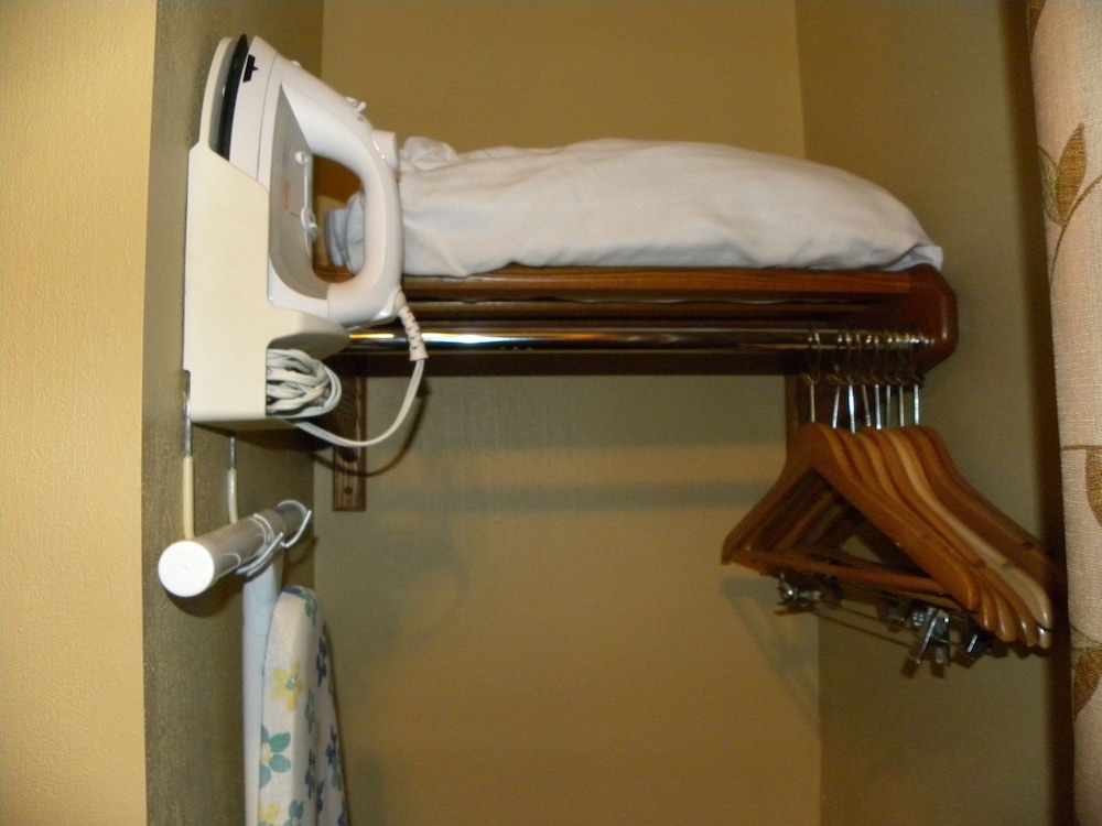 New Victorian Inn and Suites - photo 14