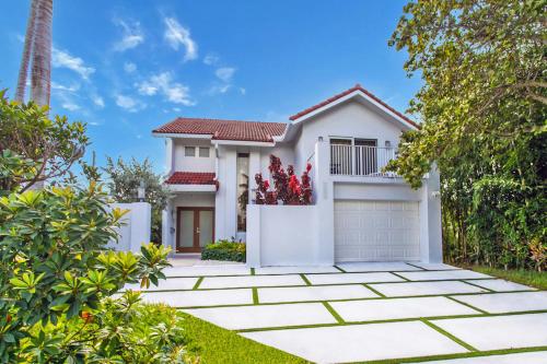 Luxury Villa 5BR and 3BR in Hollywood Lakes near Beach — 4-Star Luxury Hotel in Hollywood, United States