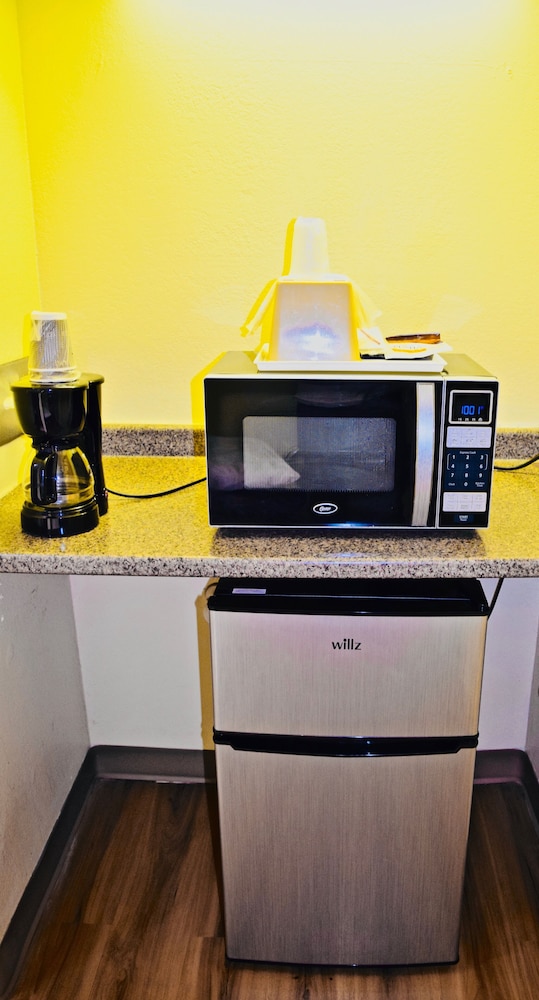 Days Inn by Wyndham Burleson Ft. Worth - photo 16