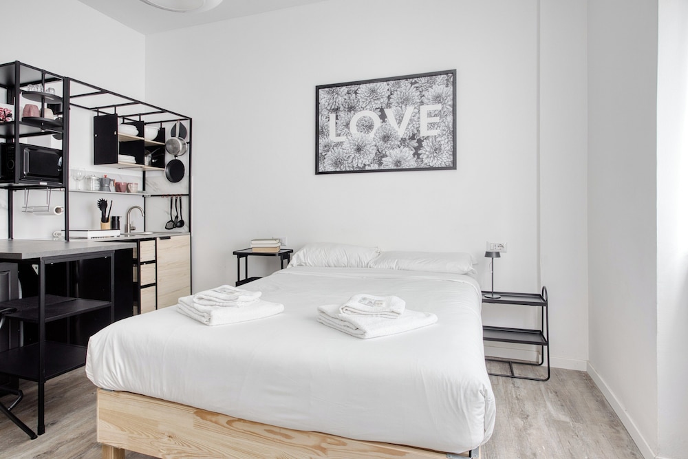 Stylish Studios near Subway — 4-Star Luxury Hotel in Milan, Italy