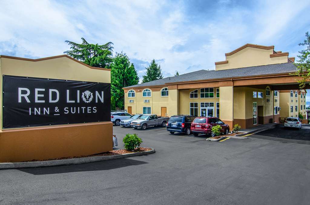 Red Lion Inn & Suites Des Moines - featured photo