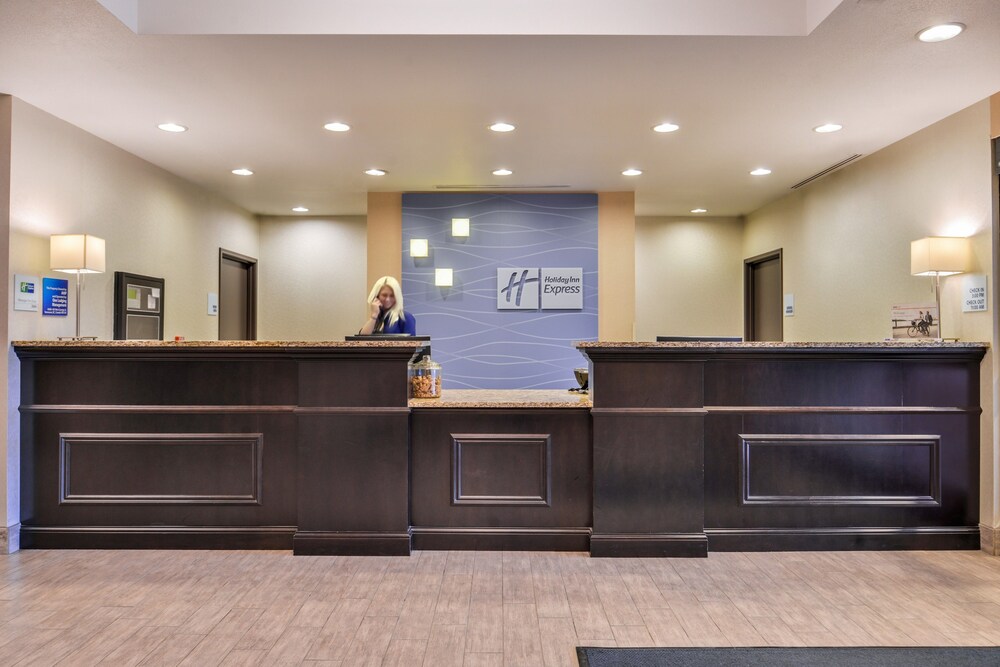 Holiday Inn Express Hotel & Suites Emporia Northwest by IHG - photo 23