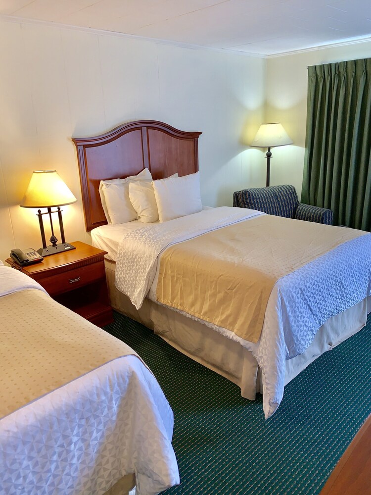 American Inn Lee - photo 11