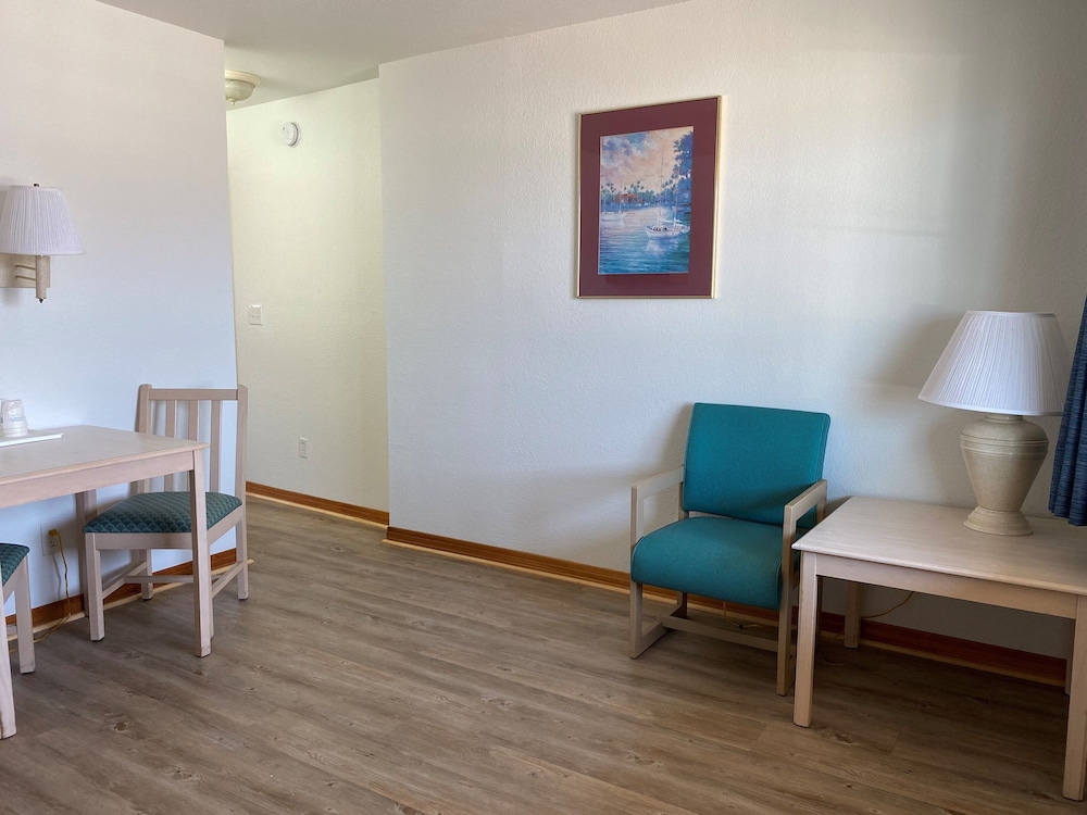Mariner Inn And Suites - photo 5