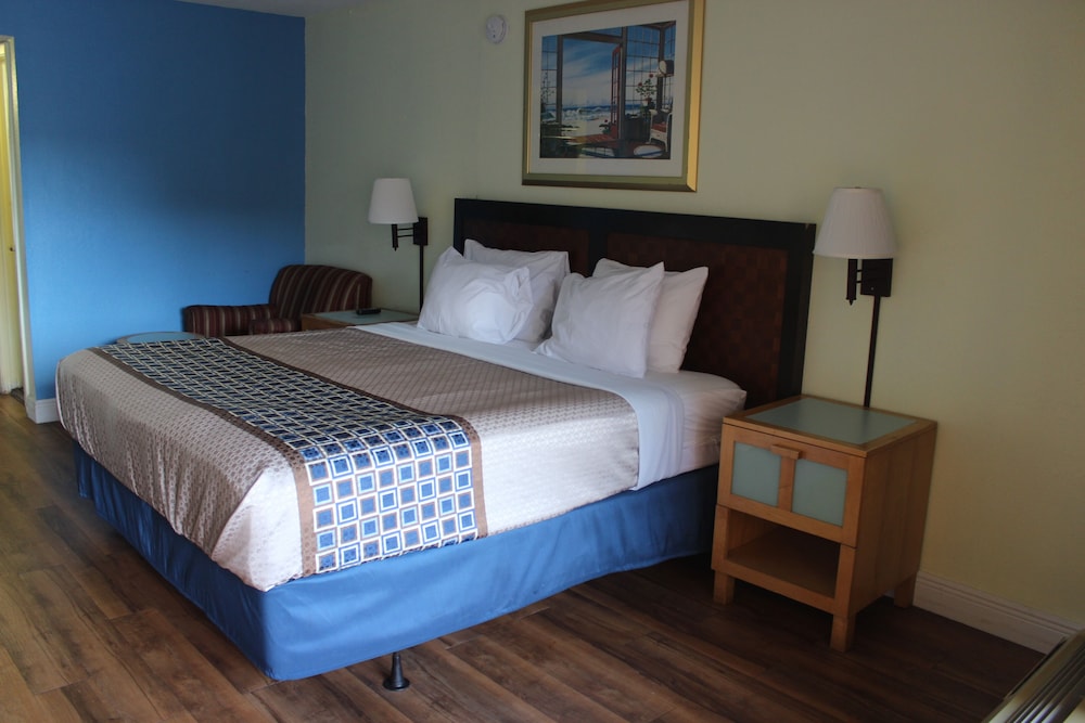 Tampa Inn Near Busch Gardens - photo 4