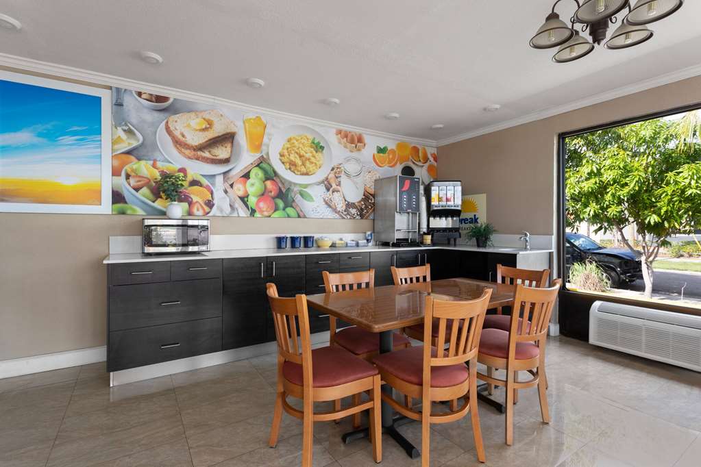 Days Inn by Wyndham St. Petersburg Central - photo 30