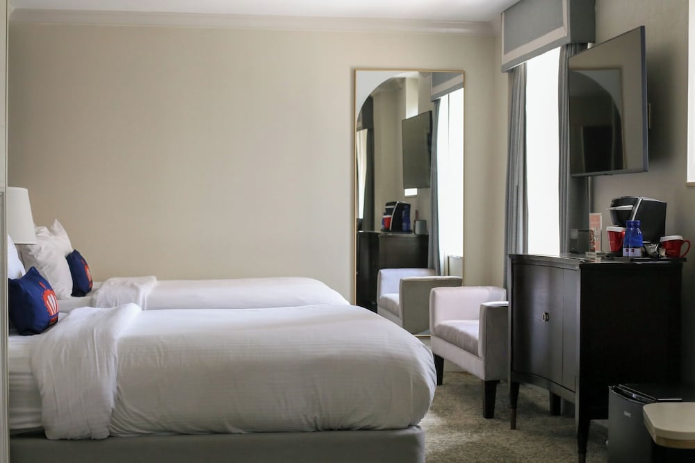 The Dunhill Hotel - photo 17