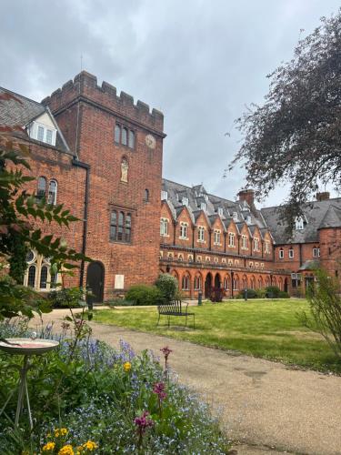 Victorian convent — 4-Star Luxury Hotel in Windsor, United Kingdom